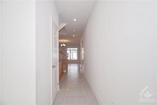 54 Heirloom Street, Townhouse with 3 bedrooms, 3 bathrooms and 2 parking in Ottawa ON | Image 2