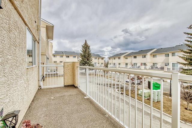 19 Millrose Place Sw, Home with 3 bedrooms, 2 bathrooms and 2 parking in Calgary AB | Image 11