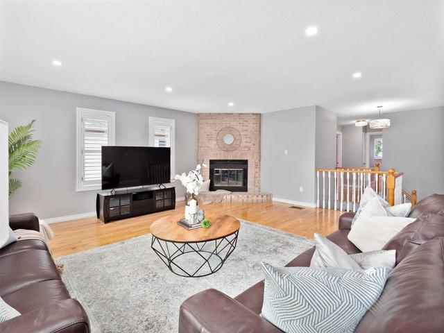 1060 Moorelands Cres, House detached with 3 bedrooms, 3 bathrooms and 6 parking in Pickering ON | Image 7