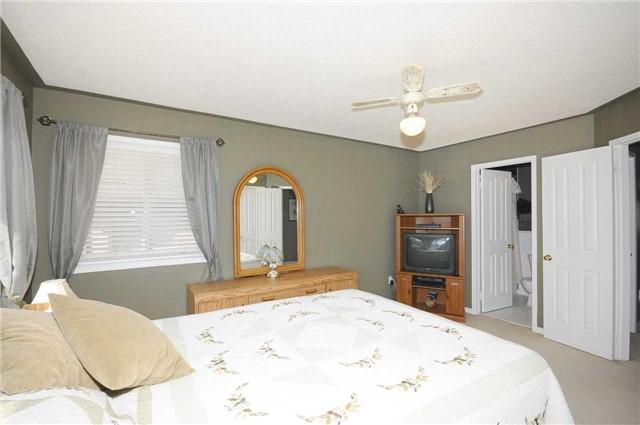 143 Bur Oak Ave, House attached with 3 bedrooms, 2 bathrooms and 1 parking in Markham ON | Image 12