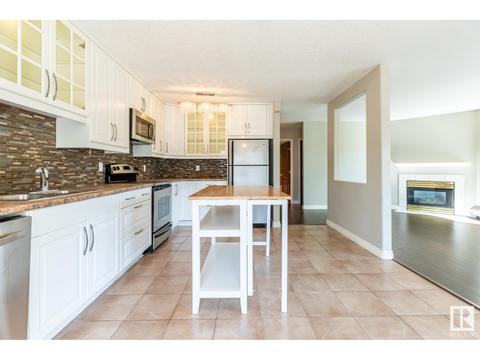 202 - 12205 111 Av Nw, Condo with 2 bedrooms, 2 bathrooms and 1 parking in Edmonton AB | Card Image