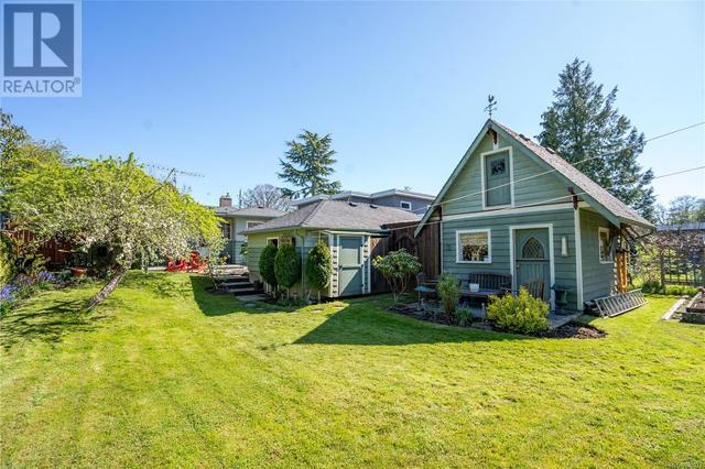 2834 Inlet Ave, House detached with 4 bedrooms, 1 bathrooms and 2 parking in Saanich BC | Image 25