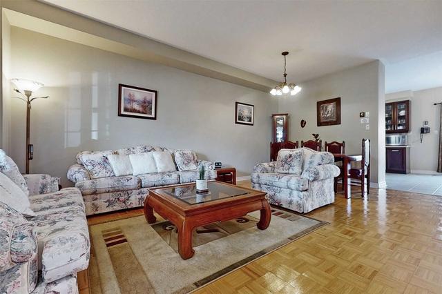 42 Foxhunt Dr, House detached with 3 bedrooms, 3 bathrooms and 5 parking in Vaughan ON | Image 39