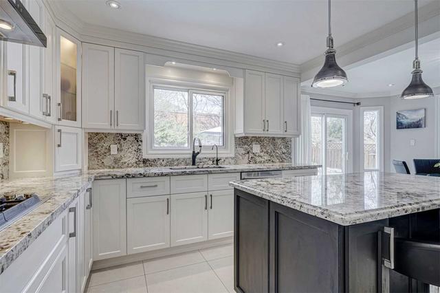 131 O'connor Cres, House detached with 4 bedrooms, 4 bathrooms and 6 parking in Richmond Hill ON | Image 4