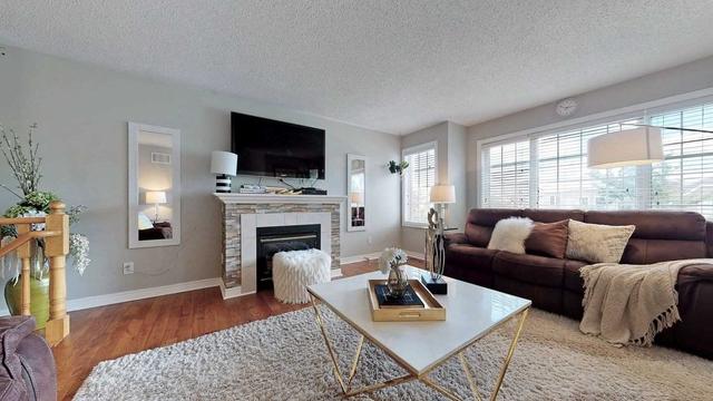 19 Hillpath Cres, House detached with 3 bedrooms, 4 bathrooms and 6 parking in Brampton ON | Image 10