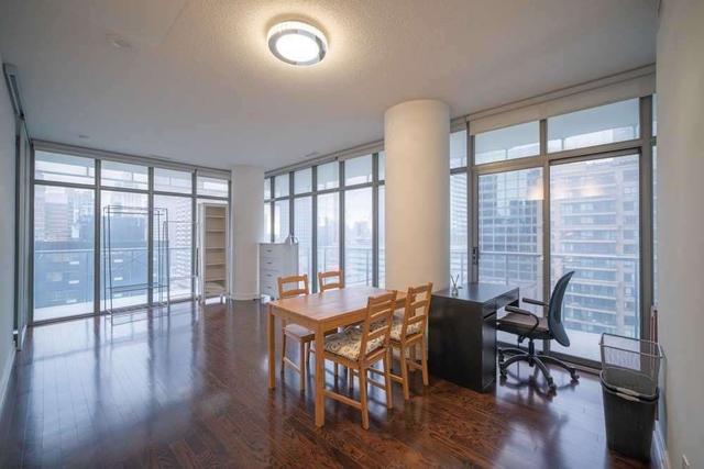 1109 - 33 Charles St E, Condo with 2 bedrooms, 1 bathrooms and 0 parking in Toronto ON | Image 1
