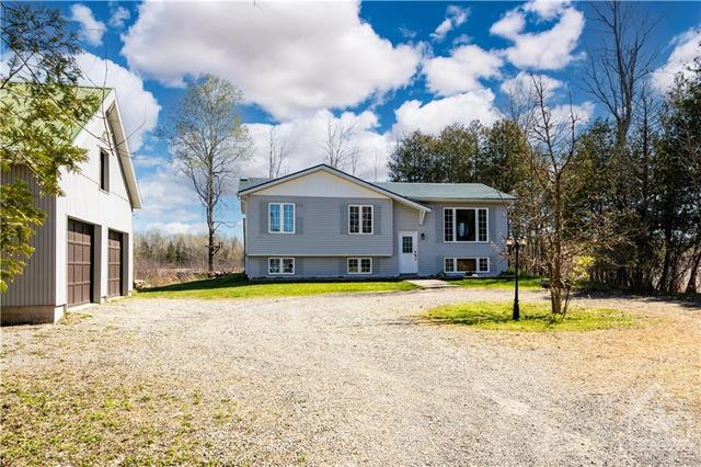 653 Crozier Road, House detached with 3 bedrooms, 1 bathrooms and 8 parking in North Grenville ON | Image 1