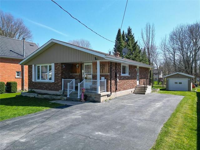 669 24th Street W, House detached with 3 bedrooms, 1 bathrooms and 4 parking in Owen Sound ON | Image 23