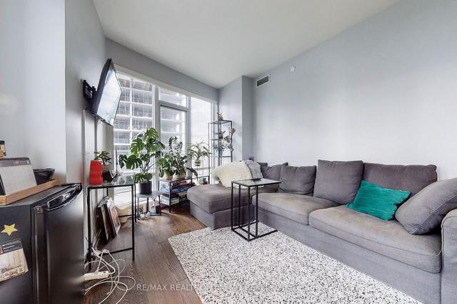 2411 - 21 Widmer St, Condo with 2 bedrooms, 2 bathrooms and 1 parking in Toronto ON | Image 3