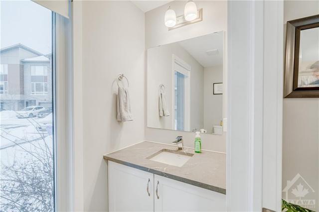701 Terravita Private, Townhouse with 3 bedrooms, 3 bathrooms and 3 parking in Ottawa ON | Image 2
