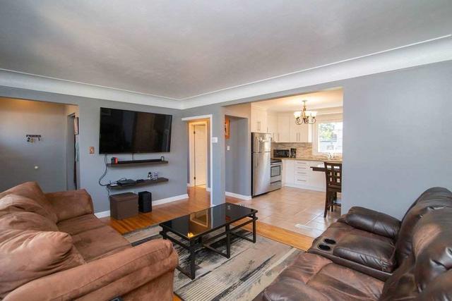 790 Tenth St, House detached with 2 bedrooms, 2 bathrooms and 3 parking in Hamilton ON | Image 5