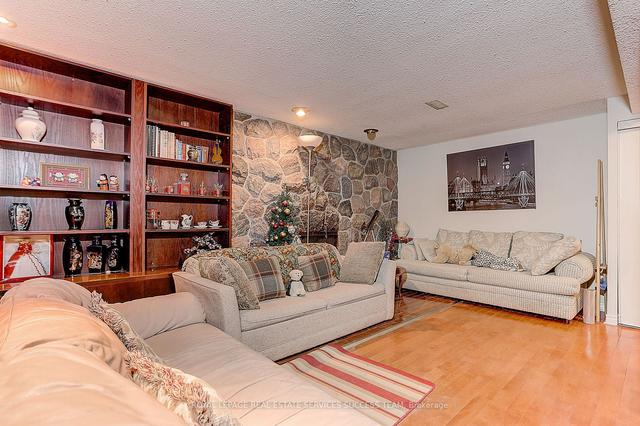 85 Endsleigh Cres, House detached with 4 bedrooms, 4 bathrooms and 4 parking in Toronto ON | Image 24