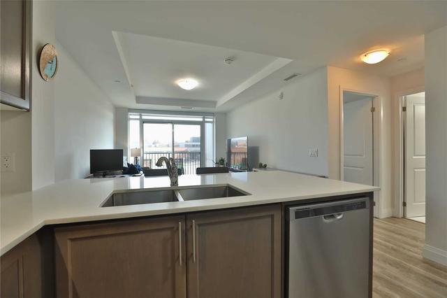 213 - 1 Redfern Ave, Condo with 1 bedrooms, 1 bathrooms and 1 parking in Hamilton ON | Image 2
