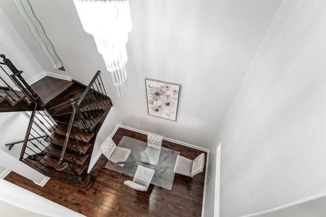 1203 Prestonwood Cres, House semidetached with 3 bedrooms, 4 bathrooms and 4 parking in Mississauga ON | Image 4