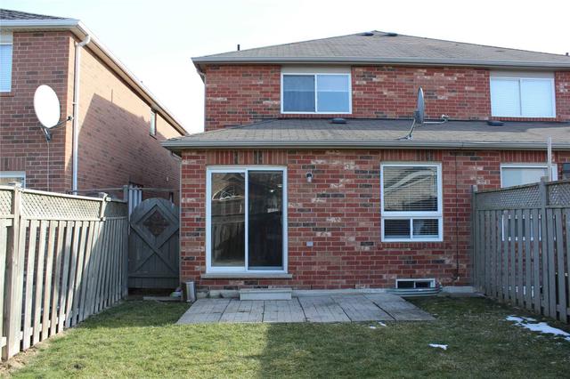 11 Sand Cherry Cres, House semidetached with 3 bedrooms, 3 bathrooms and 3 parking in Brampton ON | Image 14