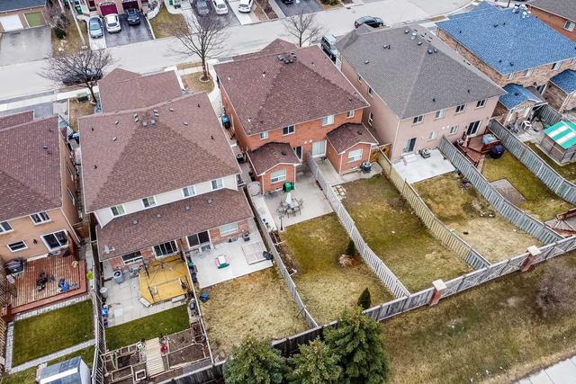 28 Secord Cres, House semidetached with 3 bedrooms, 3 bathrooms and 4 parking in Brampton ON | Image 31