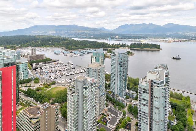 4004 - 1189 Melville Street, Condo with 3 bedrooms, 3 bathrooms and null parking in Vancouver BC | Card Image