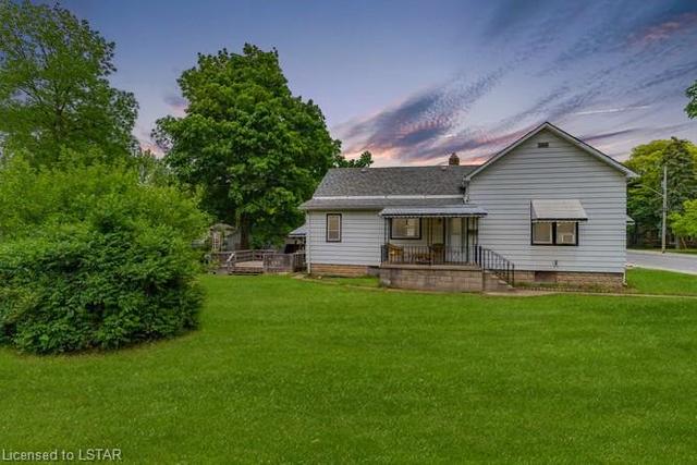 46 King Street E, House detached with 2 bedrooms, 1 bathrooms and 3 parking in Lambton Shores ON | Image 1