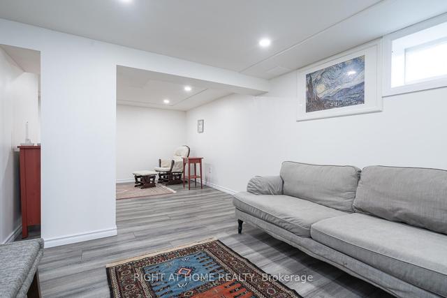 90 Mercer St, House detached with 2 bedrooms, 2 bathrooms and 3 parking in Hamilton ON | Image 17