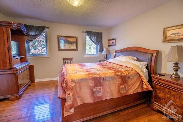 59 Kathleen Crescent, Townhouse with 3 bedrooms, 3 bathrooms and 3 parking in Ottawa ON | Image 17