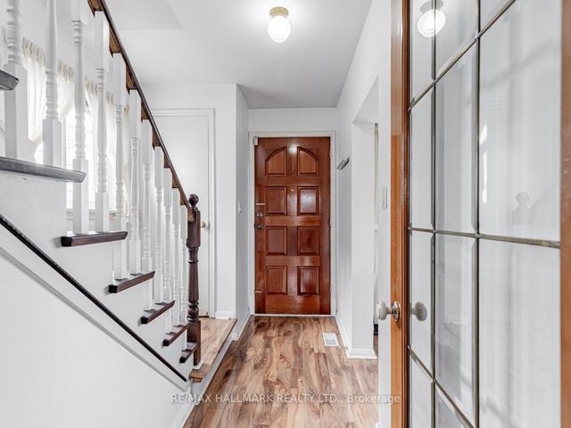 17 Windhill Cres, House semidetached with 3 bedrooms, 2 bathrooms and 4 parking in Toronto ON | Image 32