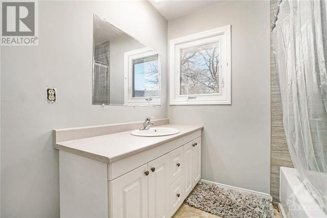 338 Stowe Court, Townhouse with 3 bedrooms, 2 bathrooms and 1 parking in Ottawa ON | Image 22