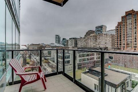601 - 77 Charles St W, Condo with 2 bedrooms, 2 bathrooms and 1 parking in Toronto ON | Image 9