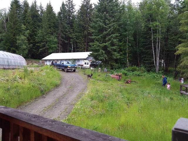 6341 Redpath Rd, Home with 4 bedrooms, 2 bathrooms and 100 parking in Cariboo H BC | Image 6