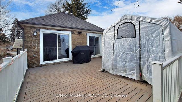 93 Poplar Rd, House detached with 2 bedrooms, 2 bathrooms and 4 parking in Toronto ON | Image 14