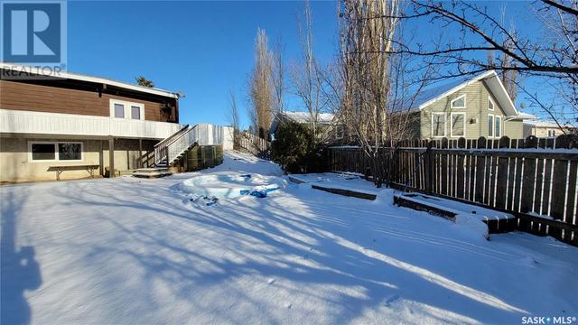 335 Yukon Avenue, House detached with 5 bedrooms, 3 bathrooms and null parking in Kerrobert SK | Image 42