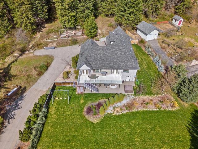 4165 Brown Road, House detached with 5 bedrooms, 3 bathrooms and null parking in Central Kootenay F BC | Image 3