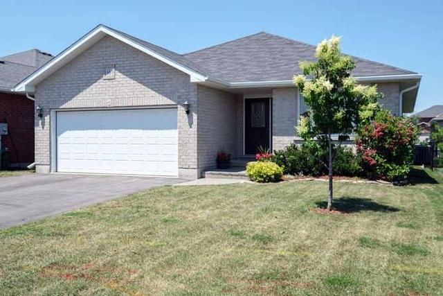 16 Chestnut Dr, House detached with 3 bedrooms, 2 bathrooms and 6 parking in Belleville ON | Image 1