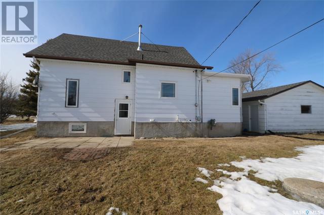 305 Main Street N, House detached with 4 bedrooms, 2 bathrooms and null parking in Rhein SK | Image 3