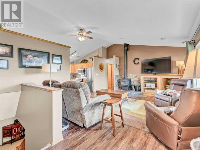 104063 Range Road 111, House detached with 4 bedrooms, 3 bathrooms and null parking in Forty Mile County No. 8 AB | Image 4