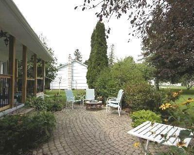 77 Bond St E, House detached with 3 bedrooms, 2 bathrooms and 6 parking in Kawartha Lakes ON | Image 2