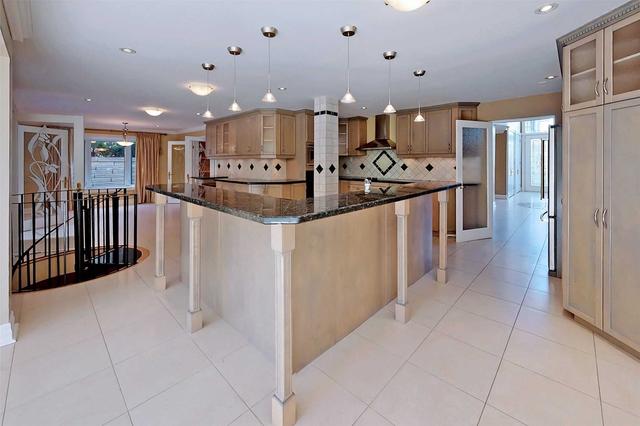 775 Woodland Acres Cres, House detached with 7 bedrooms, 10 bathrooms and 15 parking in Vaughan ON | Image 13