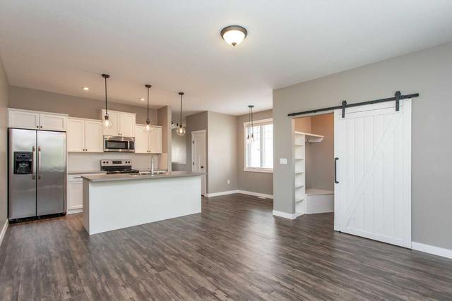 5697 45 Avenue, Home with 3 bedrooms, 2 bathrooms and 2 parking in Lacombe AB | Image 8