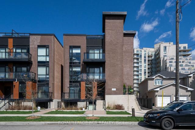 603 - 18 Coles Ave, Townhouse with 2 bedrooms, 2 bathrooms and 1 parking in Vaughan ON | Image 1