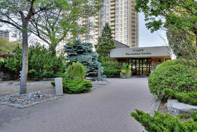 1701 - 275 Bamburgh Circ, Condo with 2 bedrooms, 2 bathrooms and 2 parking in Toronto ON | Image 2