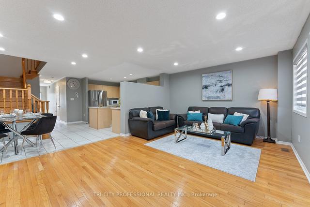 18 Oliti Crt, House semidetached with 3 bedrooms, 4 bathrooms and 3 parking in Toronto ON | Image 10