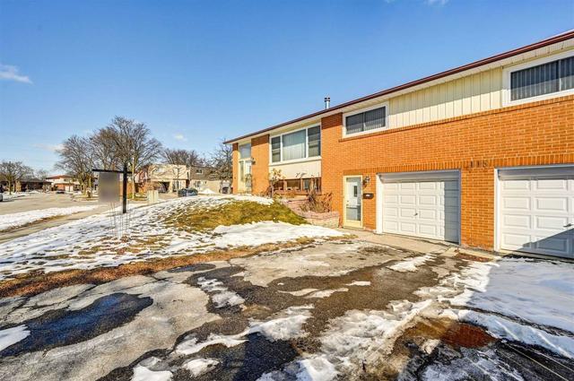 115 Glen Springs Dr, House semidetached with 3 bedrooms, 2 bathrooms and 6 parking in Toronto ON | Image 12