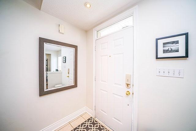 Unit 5 - 201 Tenth St, Townhouse with 2 bedrooms, 3 bathrooms and 2 parking in Toronto ON | Image 2