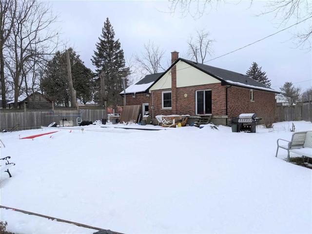 27 Nelson Crt, House detached with 1 bedrooms, 2 bathrooms and 6 parking in Halton Hills ON | Image 2