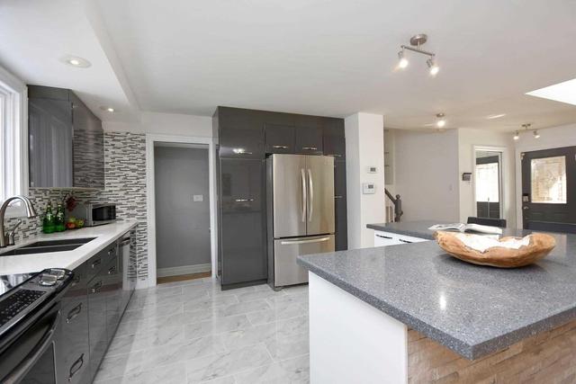 2241 Bethnal Green Rd, House detached with 3 bedrooms, 2 bathrooms and 2 parking in Oakville ON | Image 5