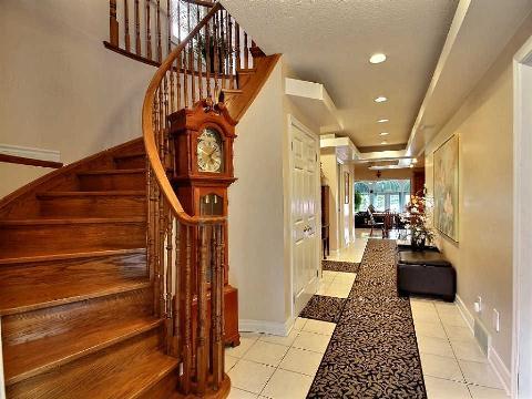 19 Pine St, House detached with 4 bedrooms, 3 bathrooms and 4 parking in St. Catharines ON | Image 5