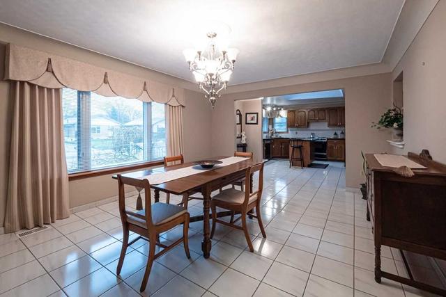 130 West 28th St, House detached with 5 bedrooms, 3 bathrooms and 6 parking in Hamilton ON | Image 3