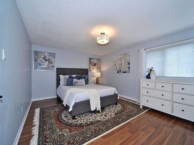 25 Ivanic Crt, House detached with 3 bedrooms, 3 bathrooms and 5 parking in Whitby ON | Image 13