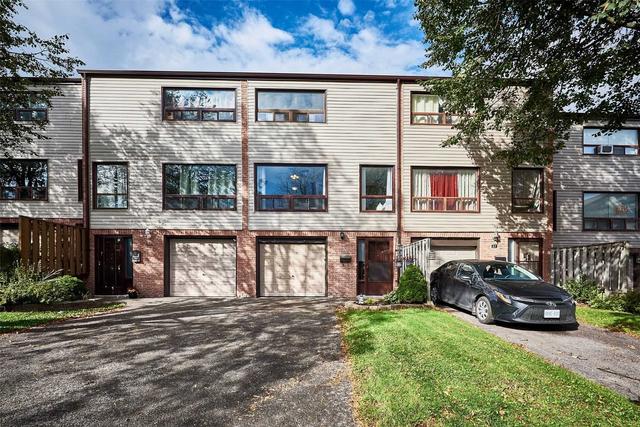 68 Parklane Circ, Townhouse with 3 bedrooms, 1 bathrooms and 3 parking in Clarington ON | Image 1