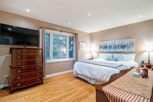 22 Cranleigh Crt, House detached with 3 bedrooms, 2 bathrooms and 10 parking in Toronto ON | Image 18