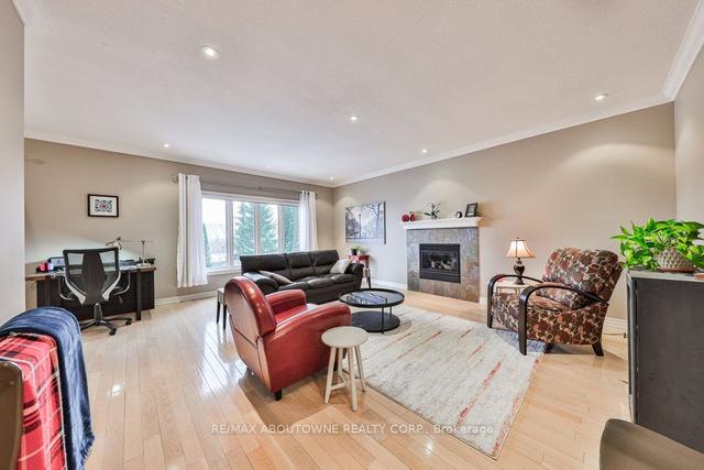 104 Garth Trails Cres, House detached with 3 bedrooms, 4 bathrooms and 6 parking in Hamilton ON | Image 6